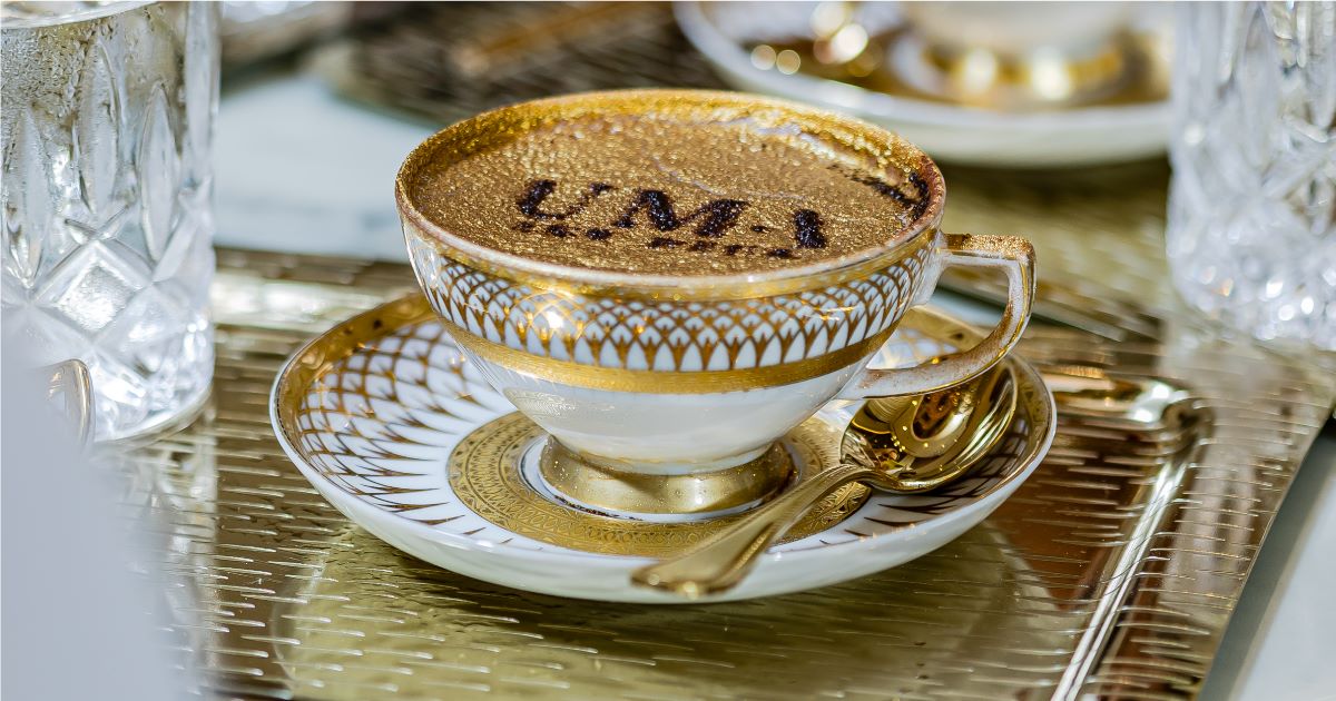 تجربة فريدة للقهوة بالذهب في برج العرب