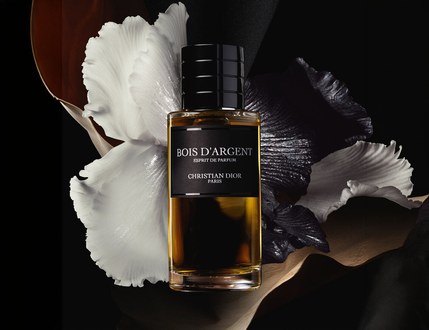 فخامة الغموض: عطر Bois d’Argent Esprit de Parfum من ديور